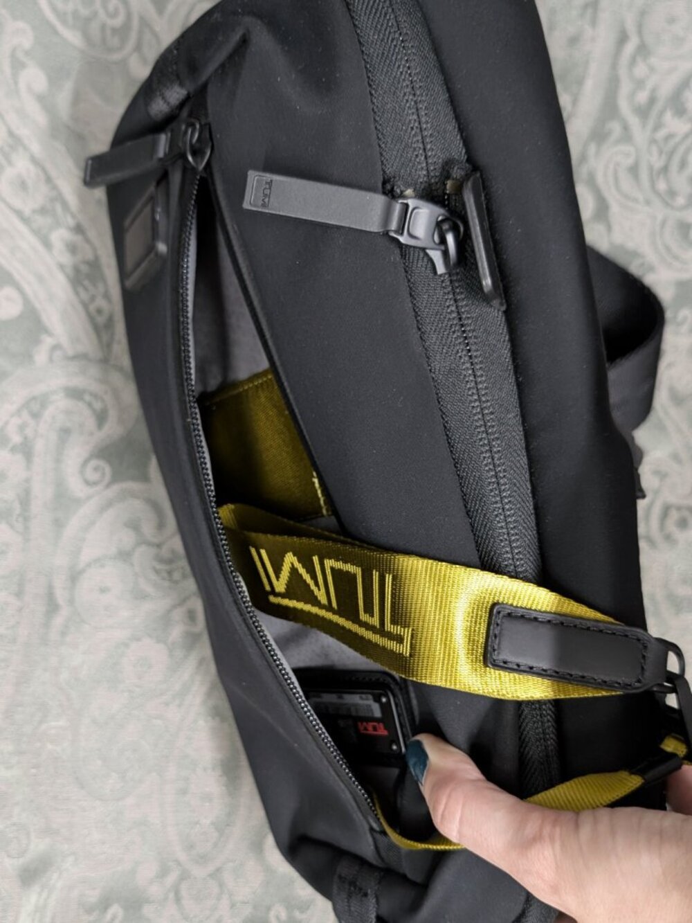 TUMI sling convertible expandable shoulder bag - Picture 3 of 8